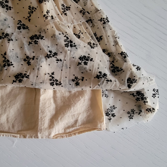 Floral Sheer Blouse - Picture 6 of 9